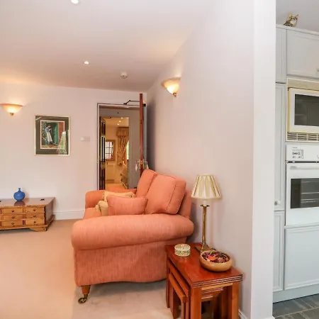 Parnam Apartament *
