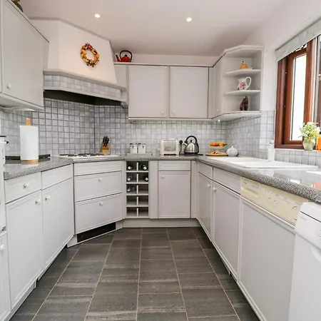 Parnam Apartment